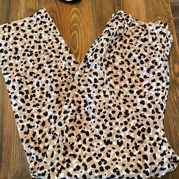 Ann Taylor The Pull on Pant Abstract Leopard - Picture 2 of 8
